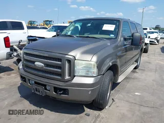 2005 Ford Excursion Limited z VIN 1FMNU42P25ED44334, wystawiony jako IAAI lot #42344600 z przebiegiem 171 512 mil mil oraz . Historia ofert i sprzedaży dostępna na DreamBid. Obrazek 17.