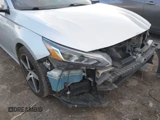 2019 Nissan Altima 2.5 Platinum with VIN 1N4BL4FV9KC100518, listed as a IAAI auction lot 41611860 with 150,216 mi miles. Bid and sale history available at carsss.com. Image 13.