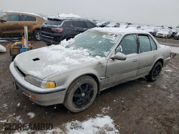 1993 Honda Accord z VIN 1HGCB7658PA174195, wystawiony jako Copart lot #79963544 z przebiegiem 157 911 mil mil oraz Czysty tytuł • Clean title. Historia ofert i sprzedaży dostępna na DreamBid. Obrazek 1.