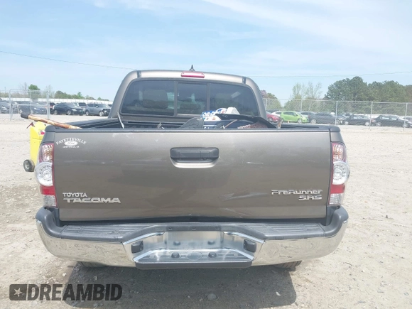 2015 Toyota Tacoma PreRunner z VIN 5TFJX4GN7FX043923, wystawiony jako IAAI lot #41930476 z przebiegiem 151 399 mil mil oraz . Historia ofert i sprzedaży dostępna na DreamBid. Obrazek 16.