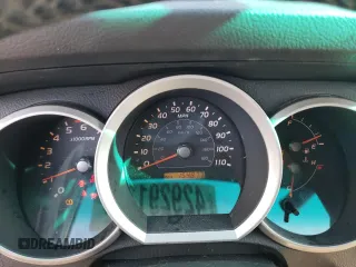 2008 Toyota 4Runner SR5 z VIN JTEZU14R38K002752, wystawiony jako Copart lot #42929135 z przebiegiem 154 877 mil mil oraz Szkoda całkowita • Salvage title. Historia ofert i sprzedaży dostępna na DreamBid. Obrazek 9.