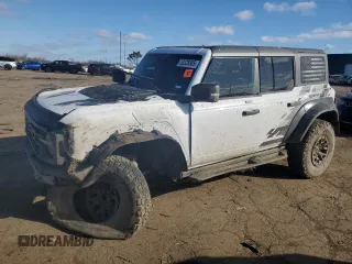 2023 Ford Bronco Raptor z VIN 1FMEE5JRXPLC05041, wystawiony jako Copart lot #52328385 z przebiegiem 5458 mil mil oraz Tytuł czysty. Historia ofert i sprzedaży dostępna na DreamBid. Obrazek 1.