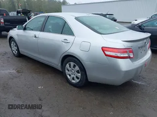 2011 Toyota Camry LE z VIN 4T1BF3EK3BU676288, wystawiony jako IAAI lot #42112366 z przebiegiem 156 066 mil mil oraz . Historia ofert i sprzedaży dostępna na DreamBid. Obrazek 3.
