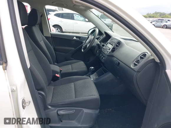 2012 Volkswagen Tiguan S z VIN WVGBV7AX8CW567505, wystawiony jako IAAI lot #42311708 z przebiegiem 127 566 mil mil oraz . Historia ofert i sprzedaży dostępna na DreamBid. Obrazek 5.