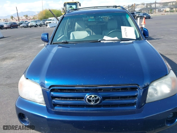 2005 Toyota Highlander with VIN JTEGP21A850067199, listed as a IAAI auction lot 41947598 with 224,108 mi miles. Bid and sale history available at carsss.com. Image 6.