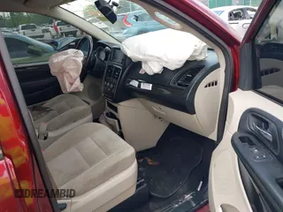 2017 Dodge Grand Caravan SE z VIN 2C4RDGBG3HR618462, wystawiony jako IAAI lot #42234091 z przebiegiem 200 677 mil mil oraz . Historia ofert i sprzedaży dostępna na DreamBid. Obrazek 5.