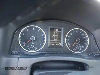 2013 Volkswagen Tiguan SE z VIN WVGBV3AX3DW608410, wystawiony jako IAAI lot #41397876 z przebiegiem 119 867 mil mil oraz . Historia ofert i sprzedaży dostępna na DreamBid. Obrazek 7.