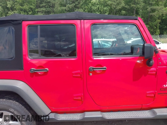 2016 Jeep Wrangler Unlimited Sport z VIN 1C4BJWDG0GL176104, wystawiony jako IAAI lot #42456659 z przebiegiem 116 902 mil mil oraz . Historia ofert i sprzedaży dostępna na DreamBid. Obrazek 13.