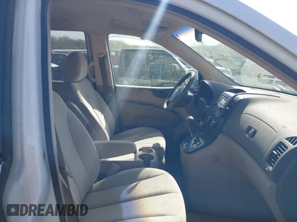 2006 Kia Sedona LX with VIN KNDMB233866052026, listed as a IAAI auction lot 42095980 with 230,320 mi miles. Bid and sale history available at carsss.com. Image 5.