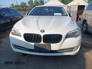 2013 BMW 5 Series 528i xDrive с VIN WBAXH5C53DDW11955, выставлен на аукционе IAAI как лот 42601785 с пробегом 147 925 миль миль и . История ставок и продаж доступна на DreamBid. Изображение 6.