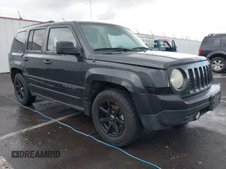 2011 Jeep Patriot Latitude with VIN 1J4NT1GA6BD114558, listed as a IAAI auction lot 41480698 with 199,006 mi miles. Bid and sale history available at carsss.com. Image 1.