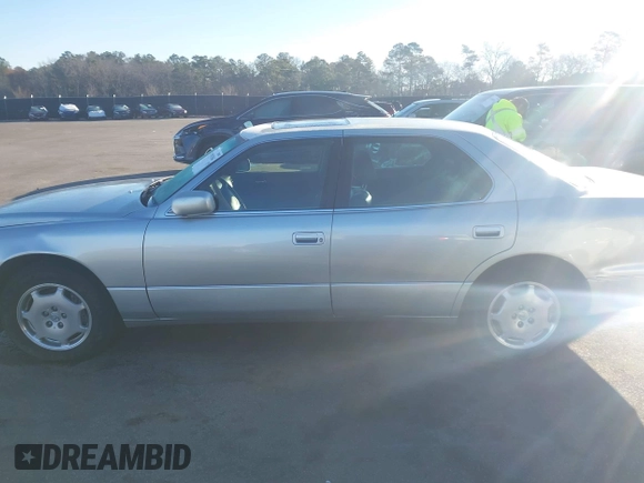 2000 Lexus LS 400 with VIN JT8BH28F9Y0181339, listed as a IAAI auction lot 41589304 with 252,625 mi miles. Bid and sale history available at carsss.com. Image 14.