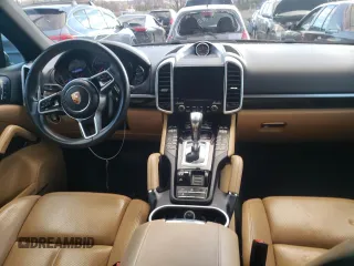 2018 Porsche Cayenne z VIN WP1AA2A24JKA07342, wystawiony jako Copart lot #65542982 z przebiegiem 53 829 mil mil oraz . Historia ofert i sprzedaży dostępna na DreamBid. Obrazek 8.