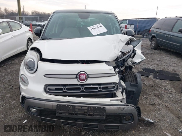 2018 FIAT 500L Trekking with VIN ZFBCFADH6JZ041198, listed as a IAAI auction lot 41063260 with 64,459 mi miles. Bid and sale history available at carsss.com. Image 12.