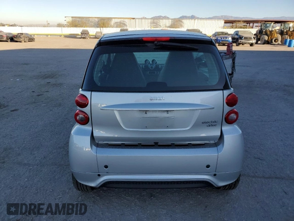 2015 Smart fortwo Passion with VIN WMEEJ9AA5FK829000, listed as a Copart auction lot 88367555 with Not provided miles and Clean title. Bid and sale history available at DreamBid. Image 6.