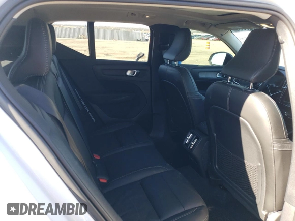 2023 Volvo XC40 Ultimate Dark Theme z VIN YV4L12UX4P2003752, wystawiony jako Copart lot #80270204 z przebiegiem 6194 mil mil oraz Szkody całkowita. Historia ofert i sprzedaży dostępna na DreamBid. Obrazek 12.