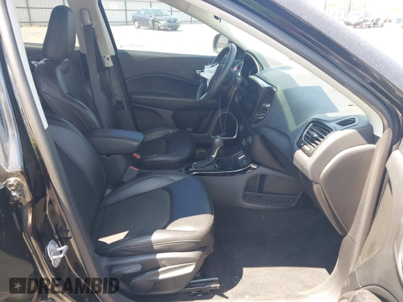 2019 Jeep Compass Latitude with VIN 3C4NJCBB9KT613016, listed as a IAAI auction lot 42570739 with 41,944 mi miles and . Bid and sale history available at DreamBid. Image 5.