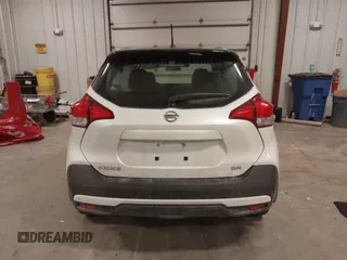 2019 Nissan Kicks SR with VIN 3N1CP5CU8KL550656, listed as a IAAI auction lot 41490725 with 33,281 mi miles. Bid and sale history available at carsss.com. Image 16.