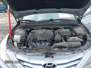 2013 Hyundai Sonata GLS z VIN 5NPEB4AC2DH781807, wystawiony jako IAAI lot #41958385 z przebiegiem 177 531 mil mil oraz . Historia ofert i sprzedaży dostępna na DreamBid. Obrazek 10.