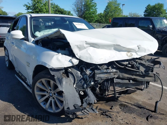 2011 BMW 3 Series 328i xDrive с VIN WBAPK5C53BA661805, выставлен на аукционе IAAI как лот 42299271 с пробегом 129 701 миль миль и . История ставок и продаж доступна на DreamBid. Изображение 1.