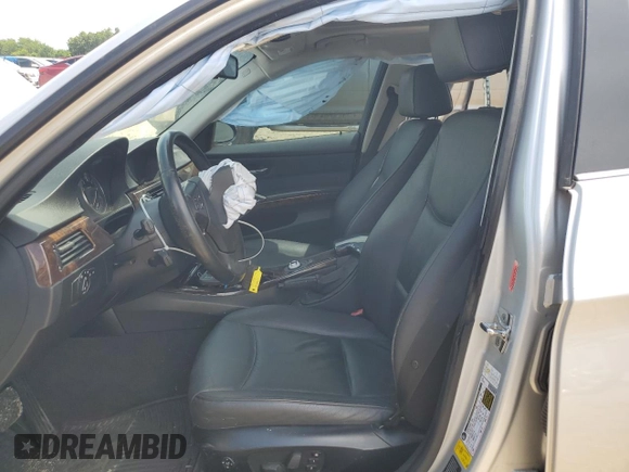 2008 BMW 3 Series 328xi with VIN WBAVC73508KX92158, listed as a Copart auction lot 61640585 with 168,101 mi miles and Salvage title. Bid and sale history available at DreamBid. Image 7.