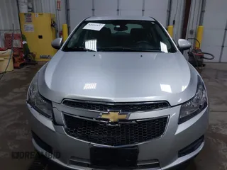 2014 Chevrolet Cruze 2LT z VIN 1G1PE5SB4E7393620, wystawiony jako IAAI lot #42056437 z przebiegiem 173 687 mil mil oraz . Historia ofert i sprzedaży dostępna na DreamBid. Obrazek 12.