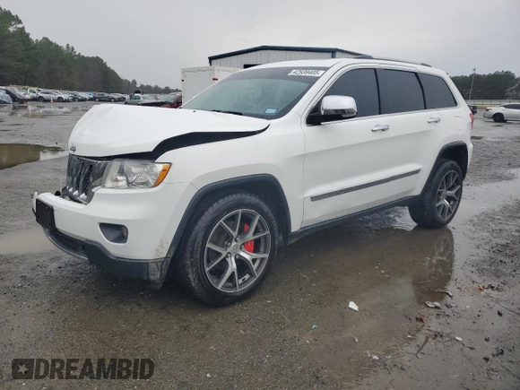 2013 Jeep Grand Cherokee Overland with VIN 1C4RJECT2DC590911, listed as a Copart auction lot 42939405 with 136,673 mi miles and Salvage Title. Bid and sale history available at carsss.com. Image 1.