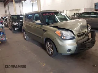 2010 Kia Soul + with VIN KNDJT2A23A7124490, listed as a IAAI auction lot 41746185 with 186,383 mi miles. Bid and sale history available at carsss.com. Image 1.