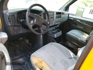 2003 GMC Savana Commercial C6Y SRW with VIN 1GDHG31U931902268, listed as a Copart auction lot 64520103 with Not Provided miles and Salvage Title. Bid and sale history available at carsss.com. Image 8.