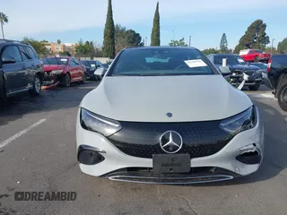 2024 Mercedes-Benz EQE 350+ z VIN W1KEG2BB8RF052083, wystawiony jako IAAI lot #41108790 z przebiegiem 4 765 mil mil oraz . Historia ofert i sprzedaży dostępna na DreamBid. Obrazek 13.