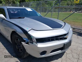 2013 Chevrolet Camaro LS z VIN 2G1FA1E37D9113674, wystawiony jako IAAI lot #42092399 z przebiegiem 138 908 mil mil oraz . Historia ofert i sprzedaży dostępna na DreamBid. Obrazek 6.