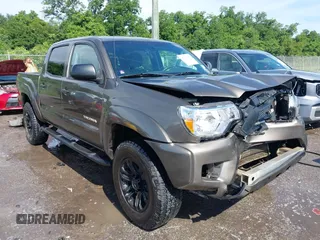 2015 Toyota Tacoma z VIN 5TFLU4EN8FX128502, wystawiony jako IAAI lot #42322558 z przebiegiem 246 237 mil mil oraz . Historia ofert i sprzedaży dostępna na DreamBid. Obrazek 1.