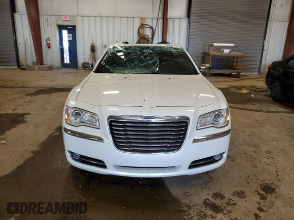 2011 Chrysler 300 C z VIN 2C3CK6CT7BH559984, wystawiony jako Copart lot #56332715 z przebiegiem Nie podano mil oraz Czysty tytuł • Clean title. Historia ofert i sprzedaży dostępna na DreamBid. Obrazek 5.