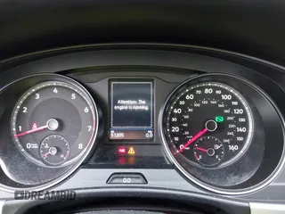 2021 Volkswagen Atlas SE z VIN 1V2WR2CA7MC568779, wystawiony jako IAAI lot #42132709 z przebiegiem 51 205 mil mil oraz . Historia ofert i sprzedaży dostępna na DreamBid. Obrazek 7.