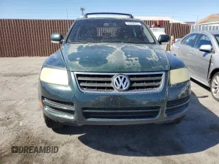 2005 Volkswagen Touareg z VIN WVGBG77L25D010568, wystawiony jako Copart lot #57268755 z przebiegiem 229 928 mil mil oraz Szkoda całkowita • Salvage title. Historia ofert i sprzedaży dostępna na DreamBid. Obrazek 5.