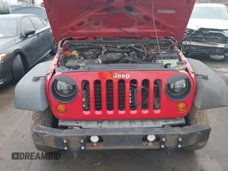 2009 Jeep Wrangler Unlimited X with VIN 1J4GZ39159L711992, listed as a IAAI auction lot 41416000 with 270,461 mi miles. Bid and sale history available at carsss.com. Image 10.