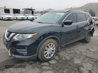 2017 Nissan Rogue S z VIN 5N1AT2MT5HC735784, wystawiony jako Copart lot #59424855 z przebiegiem 102 522 mil mil oraz Szkoda całkowita • Salvage title. Historia ofert i sprzedaży dostępna na DreamBid. Obrazek 1.