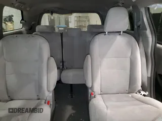 2019 Toyota Sienna L с VIN 5TDZZ3DC0KS993549, выставлен на аукционе Copart как лот 44848185 с пробегом 84 404 миль миль и Списание • Salvage title. История ставок и продаж доступна на DreamBid. Изображение 10.