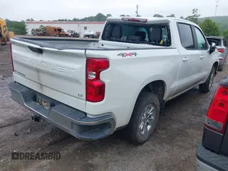 2025 Chevrolet Silverado 1500 LT z VIN 1GCUKDED4SZ123636, wystawiony jako IAAI lot #42216309 z przebiegiem 29 832 mil mil oraz . Historia ofert i sprzedaży dostępna na DreamBid. Obrazek 4.