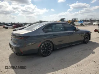 2023 BMW 7 Series 760i xDrive z VIN WBA33EJ08PCN66400, wystawiony jako Copart lot #44705455 z przebiegiem Nie podano mil oraz Nie do naprawy • Non repairable. Historia ofert i sprzedaży dostępna na DreamBid. Obrazek 3.