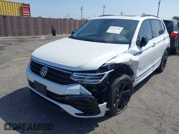 2024 Volkswagen Tiguan SE R-Line Black with VIN 3VVCB7AX7RM085619, listed as a IAAI auction lot 42325566 with 10,615 mi miles and . Bid and sale history available at DreamBid. Image 18.