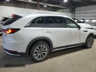 2024 Mazda CX-90 Premium z VIN JM3KKDHD8R1101691, wystawiony jako Copart lot #63206774 z przebiegiem 9 717 mil mil oraz Szkoda całkowita • Salvage title. Historia ofert i sprzedaży dostępna na DreamBid. Obrazek 3.
