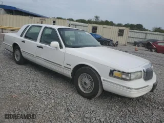 1997 Lincoln Town Car Signature with VIN 1LNLM82W2VY697709, listed as a Copart auction lot 70506934 with 200,288 mi miles and Salvage Title. Bid and sale history available at carsss.com. Image 4.