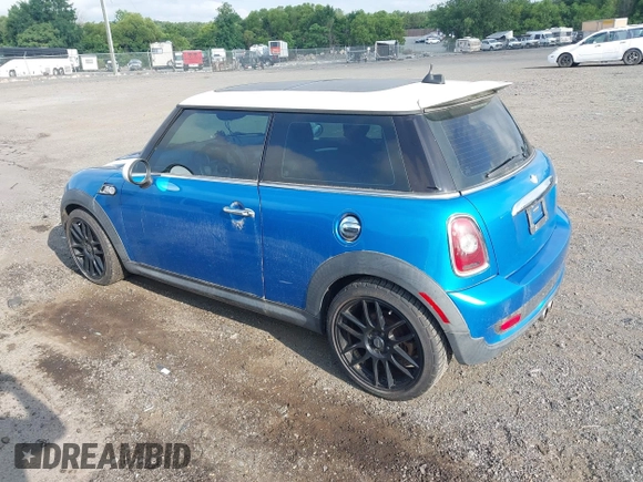 2008 MINI Hardtop S z VIN WMWMF73548TT91208, wystawiony jako IAAI lot #42747902 z przebiegiem 137 214 mil mil oraz . Historia ofert i sprzedaży dostępna na DreamBid. Obrazek 3.