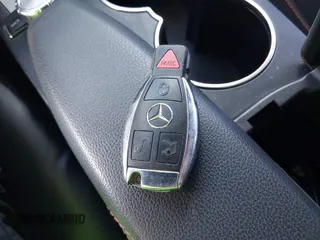 2013 Mercedes-Benz C-Class C 250 Sport with VIN WDDGF4HB8DA798585, listed as a IAAI auction lot 40421628 with 121,343 mi miles. Bid and sale history available at carsss.com. Image 11.