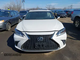 2020 Lexus ES with VIN 58ADZ1B14LU060691, listed as a IAAI auction lot 41633019 with 28,176 mi miles. Bid and sale history available at carsss.com. Image 12.