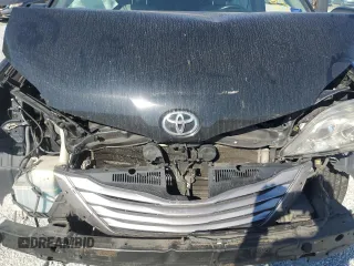 2017 Toyota Sienna XLE Auto Access Seat with VIN 5TDYZ3DC3HS829197, listed as a Copart auction lot 77864334 with 236,171 mi miles and Non Repairable. Bid and sale history available at DreamBid. Image 12.