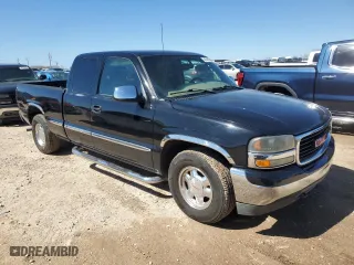 2002 GMC Sierra 1500 SLE with VIN 2GTEC19V221171583, listed as a Copart auction lot 46748355 with 197,932 mi miles and Salvage Title. Bid and sale history available at carsss.com. Image 4.