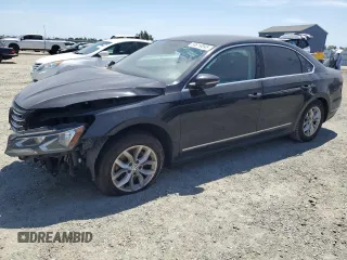 2017 Volkswagen Passat S z VIN 1VWAT7A34HC038674, wystawiony jako Copart lot #58619895 z przebiegiem 130 617 mil mil oraz Szkody całkowita. Historia ofert i sprzedaży dostępna na DreamBid. Obrazek 1.