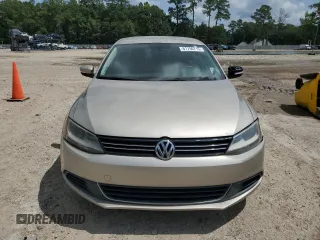 2014 Volkswagen Jetta SE z VIN 3VWD07AJ4EM299401, wystawiony jako Copart lot #61756715 z przebiegiem 133 246 mil mil oraz Szkoda całkowita • Salvage title. Historia ofert i sprzedaży dostępna na DreamBid. Obrazek 5.